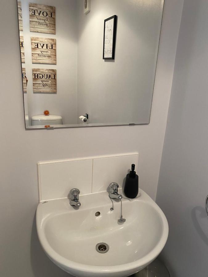Вилла Coventry City Centre Townhouse With Private Parking Экстерьер фото